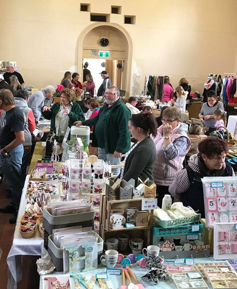 Saddleworth Market - Accommodation Search 0