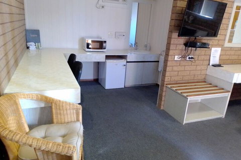Country Home Motor Inn - Accommodation Search 3