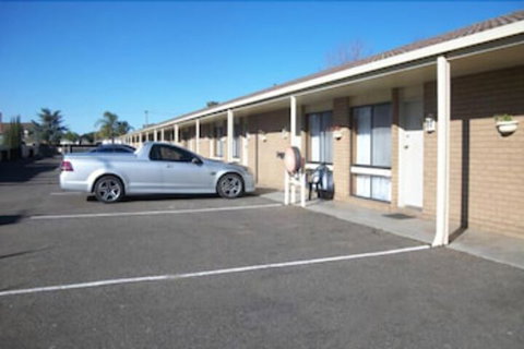 Country Home Motor Inn - Accommodation Search 0