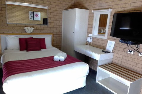 Country Home Motor Inn - Accommodation Search 5