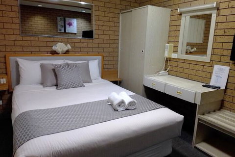 Country Home Motor Inn - Accommodation Search 7