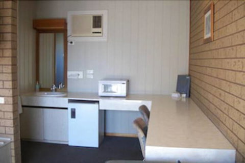 Country Home Motor Inn - Accommodation Search 6