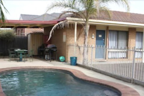 Country Home Motor Inn - Accommodation Search 2