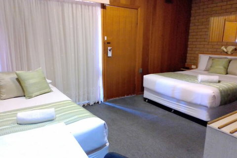 Country Home Motor Inn - Accommodation Search 4