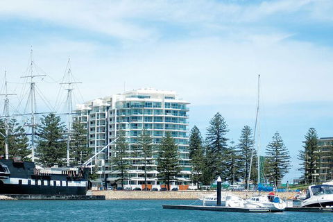Oaks Glenelg Liberty Suites - Accommodation Search 2