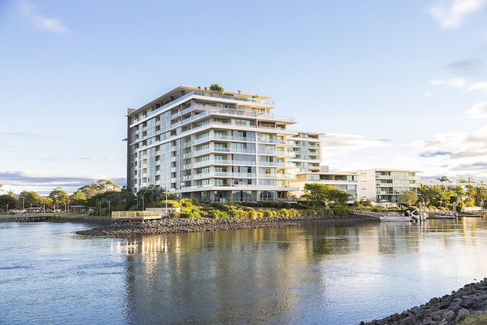 Broadbeach Waters QLD Accommodation Search