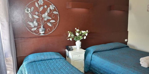 Warwick Motor Inn - Accommodation Search 0