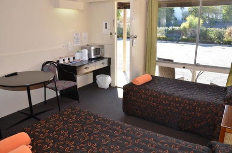 Warwick Motor Inn - Accommodation Search 1