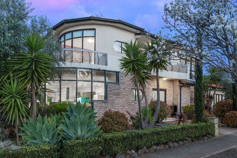 Villa De Marseilles Melbourne - Accommodation Search 2