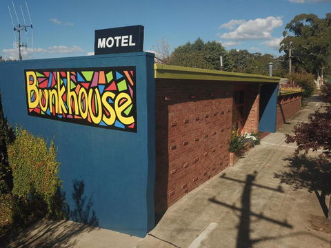 Bunkhouse Motel - Accommodation Search 4
