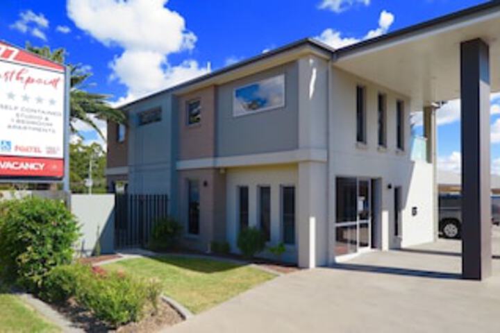 Harlaxton QLD Accommodation Search