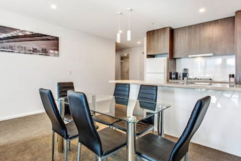 MJ Shortstay Southbank Grande Apartments - Accommodation Search 5