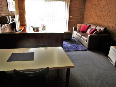 A Furnished Townhouse In Goulburn - Accommodation Search 5