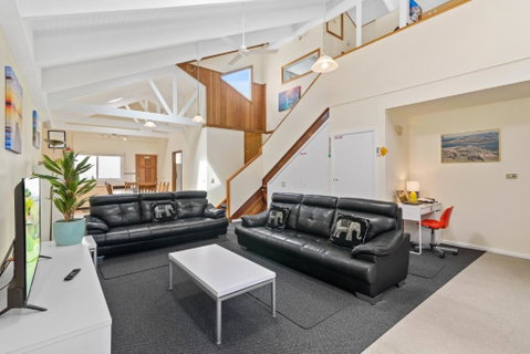 Black Dolphin Waterfront Townhouse Bay Views - Accommodation Search 4