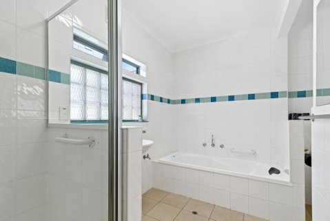 Black Dolphin Waterfront Apartment - Accommodation Search 3