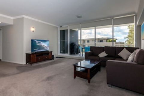 Oasis Unit 3 / 5 Laman Street - Accommodation Search 0