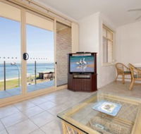 2 Bedroom Apartment Little Hut Unit 3 20 Kurrawa Close - Accommodation Search