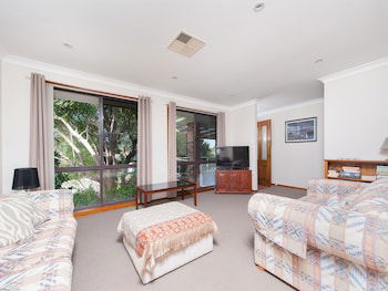 Wildflowers At Fingal Bay - Accommodation Search 1