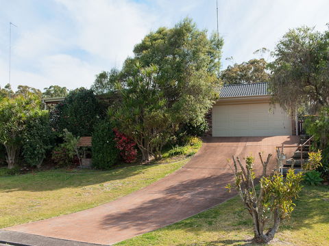 Wildflowers At Fingal Bay - Accommodation Search 0