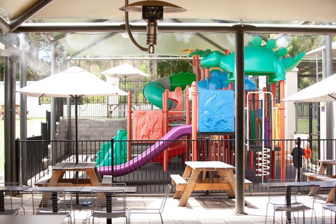 Bateau Bay Hotel - Accommodation Search 3
