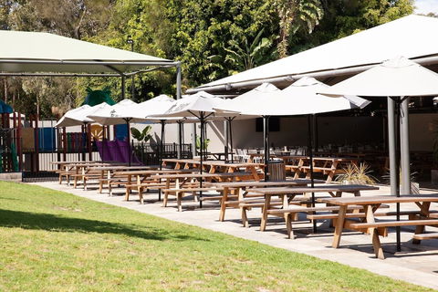 Bateau Bay Hotel - Accommodation Search 2