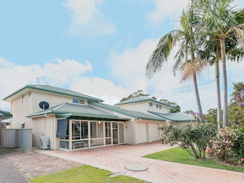 Occy's At Fingal Bay - Accommodation Search 0