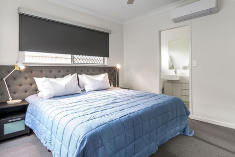 Blue Lagoon Villa A - Accommodation Search 0