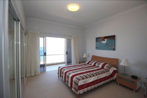 Deep Blue 12 - Accommodation Search 1