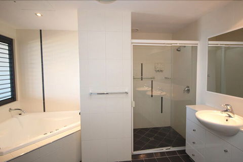 Deep Blue 12 - Accommodation Search 3