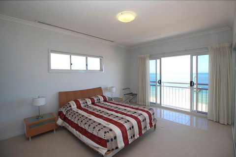Deep Blue 14 - Accommodation Search 4