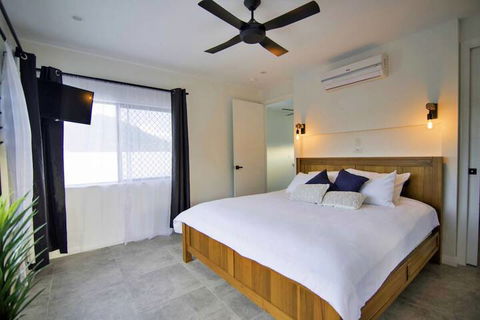 Isle Be Back Waterfront Luxury With Pool - Accommodation Search 4