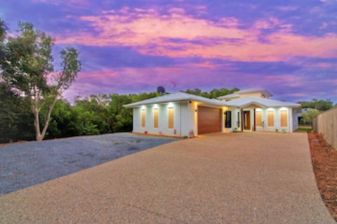 Isle Be Back Waterfront Luxury With Pool - Accommodation Search 0
