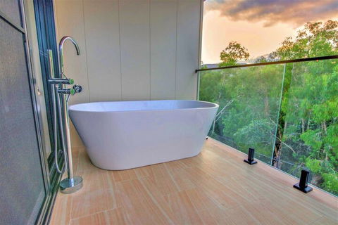 Isle Be Back Waterfront Luxury With Pool - Accommodation Search 3