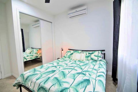 Isle Be Back Waterfront Luxury With Pool - Accommodation Search 5