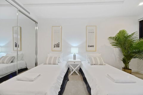 HomeHotel New & Comfort 3 Bedrooms - Accommodation Search 6