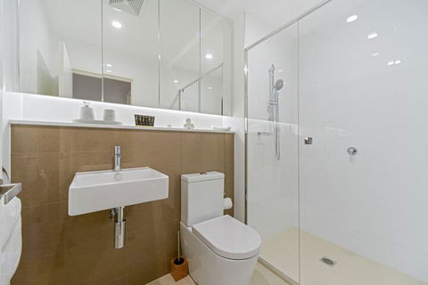 HomeHotel New & Comfort 3 Bedrooms - Accommodation Search 5