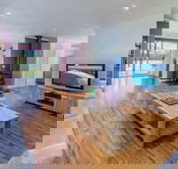 Loch Retreat 550m TO Town - Accommodation Search