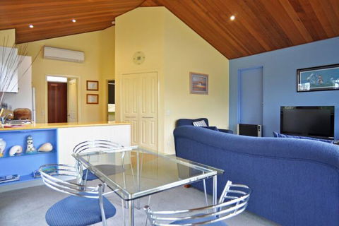 THE Sails 4 Linen Included Central Location - Accommodation Search 5