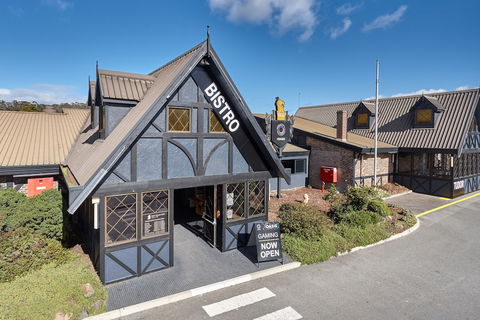 Olde Tudor Hotel - Accommodation Search 1