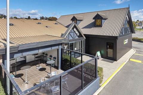 Olde Tudor Hotel - Accommodation Search 4
