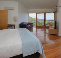 Chriss Beacon Point Restaurant  Villas - Accommodation Search
