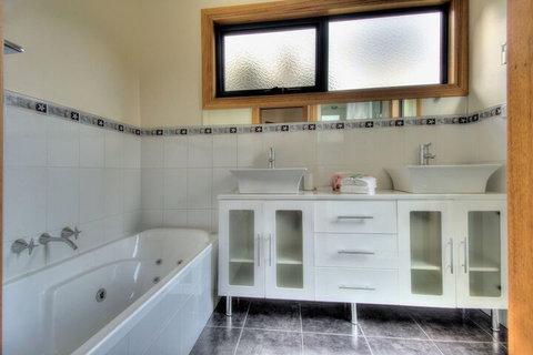 Blue Waves - Accommodation Search 5