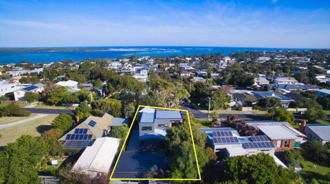 COASTAL BEAUTY On BRUCE - Accommodation Search 3