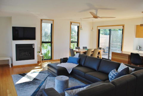 COASTAL BEAUTY On BRUCE - Accommodation Search 2