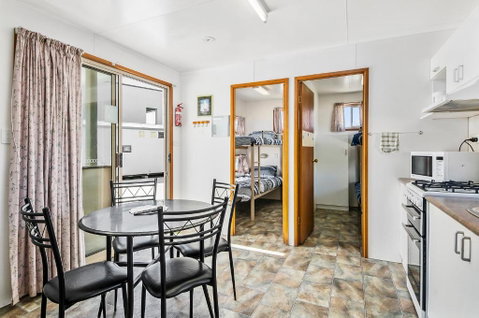Rocks Retreat Cabin Seal - Accommodation Search 5