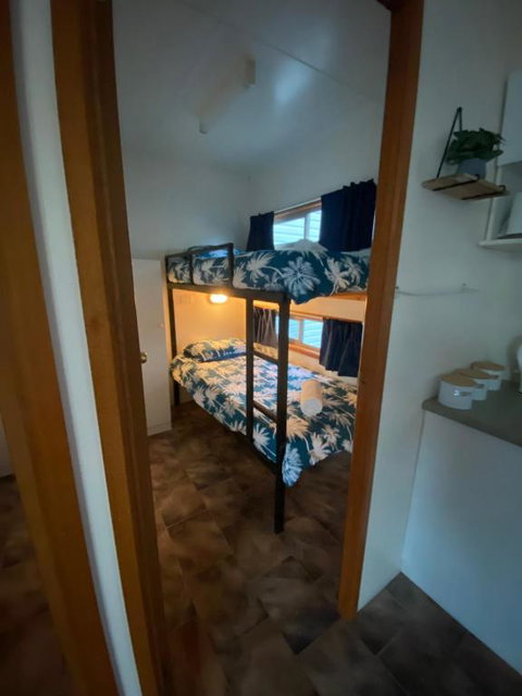 Rocks Retreat Cabin Dolphin - Accommodation Search 6