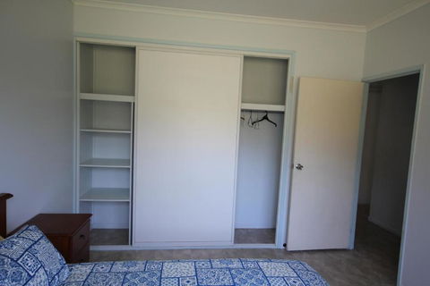CASTAWAY BEACH HOUSE - Accommodation Search 5