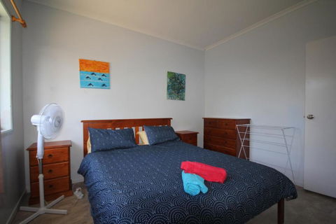 CASTAWAY BEACH HOUSE - Accommodation Search 1