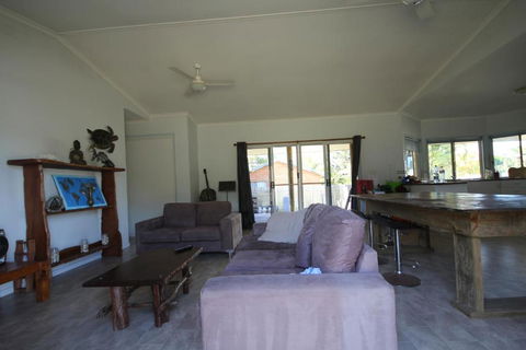 CASTAWAY BEACH HOUSE - Accommodation Search 4