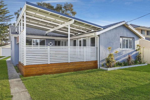 Blue Summer House - Accommodation Search 1